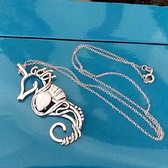 Sterling Silver Chain With Embellished Seahorse Pendant. - Picture 5 of 17